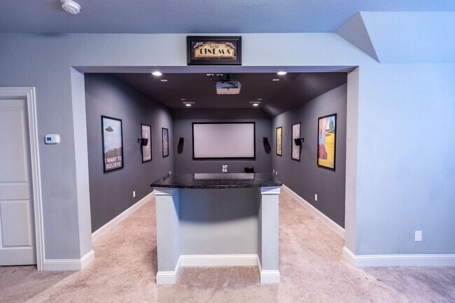 Building Photo - Majestic in Midlothian