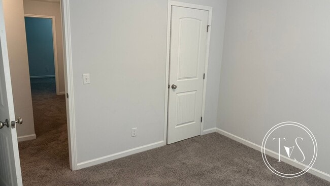 Building Photo - SUMMER MOVE-IN SPECIAL: $1000 OFF 1ST MONT...
