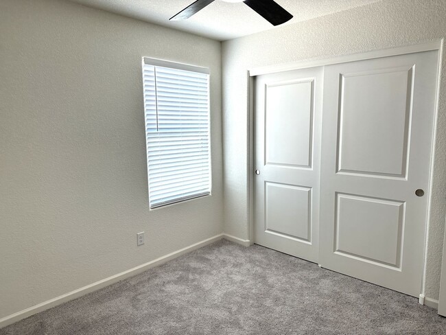 Building Photo - 4 bedroom, 2 bathroom Mystic Canyon Gem