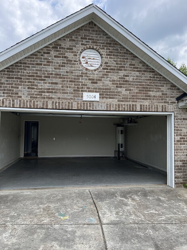 Building Photo - 5004 Pelican Ct