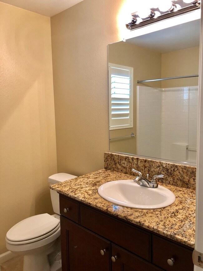 Building Photo - 2404 N Chardonnay Pl