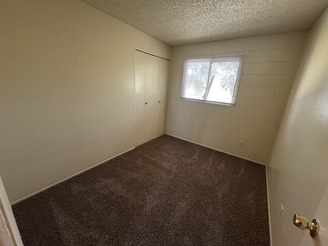 Building Photo - Holiday Gardens 3br Townhome
