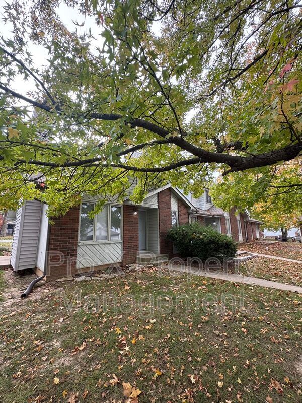 Building Photo - 300-310 Streamside Ct