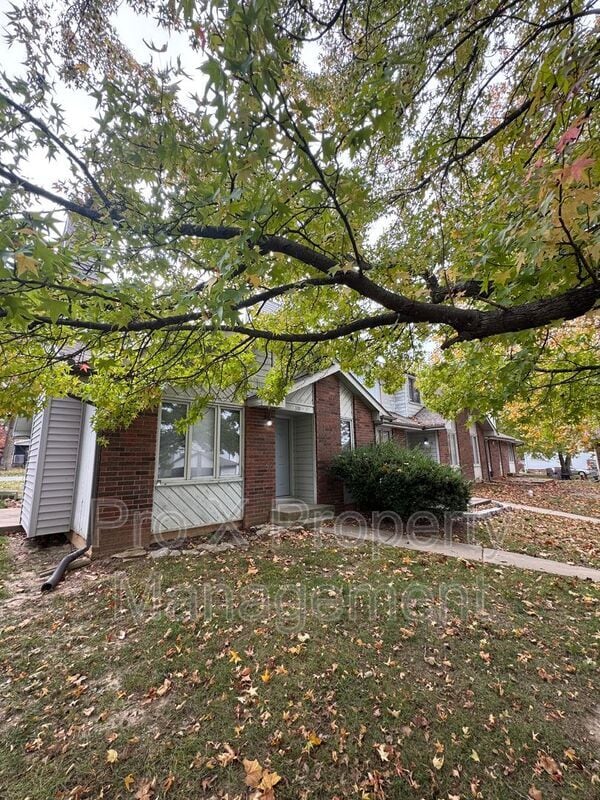 Building Photo - 300 W Streamside Ct