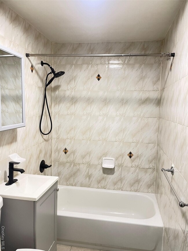 Building Photo - 767 Forest Ave