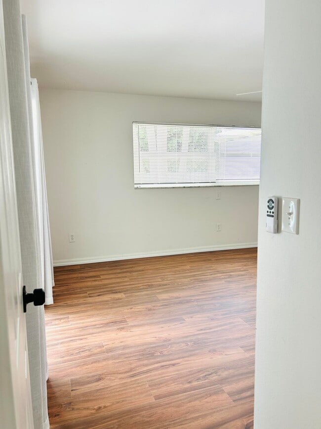 Building Photo - 162 Beacon Ln