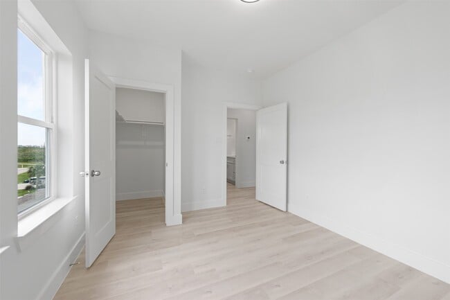 Building Photo - 25206 Sausalito Dr