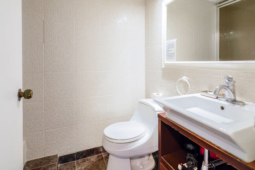 Building Photo - 5599 Collins Ave