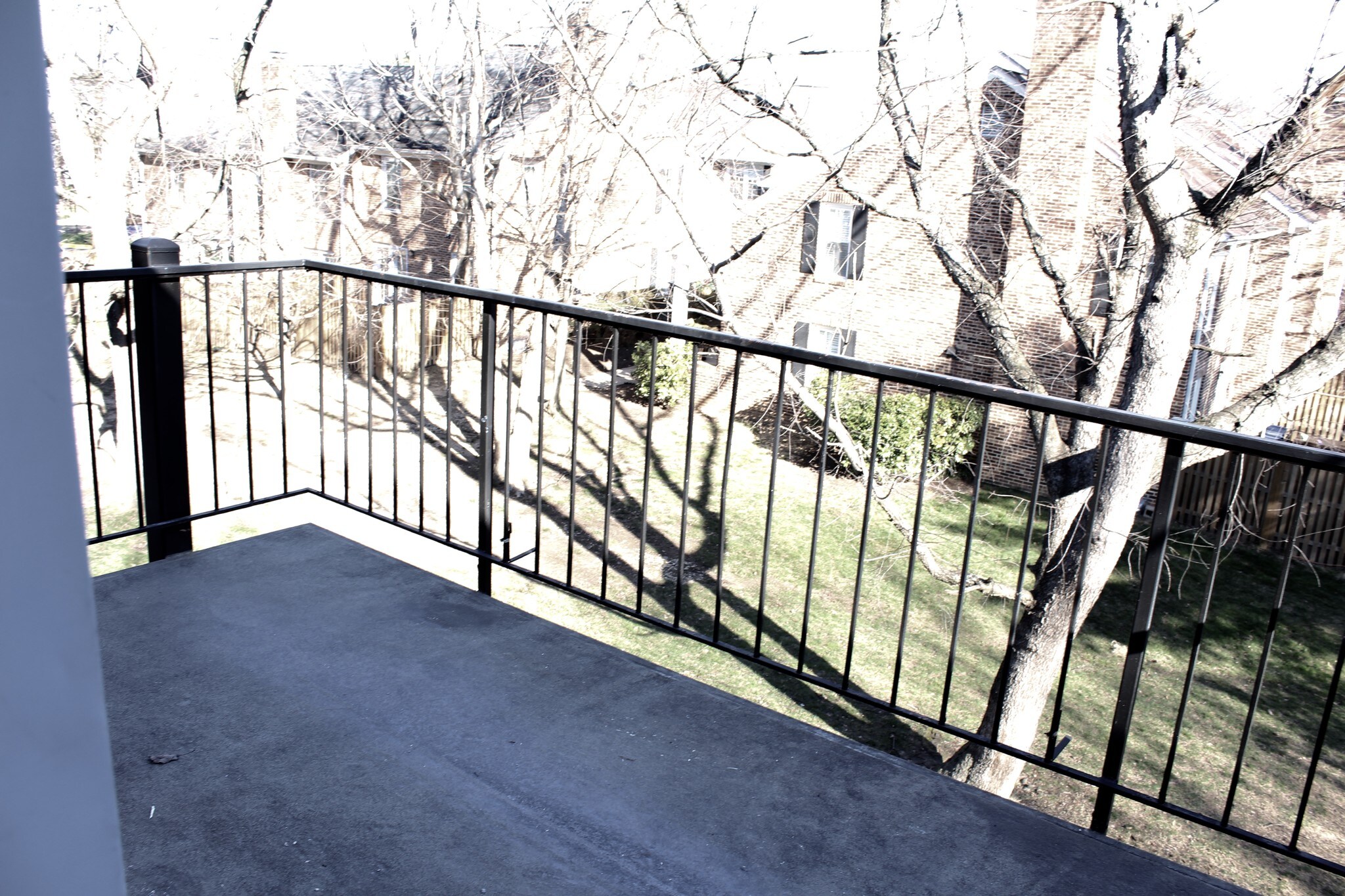 Great balacony for relaxing or entertaining - 2841 S Wakefield St