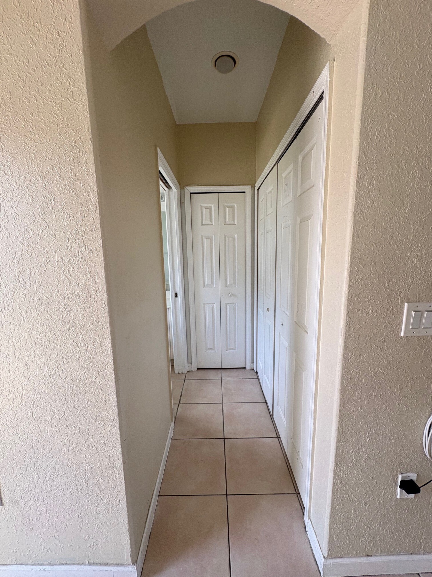 Building Photo - 2819 SE 15th Rd