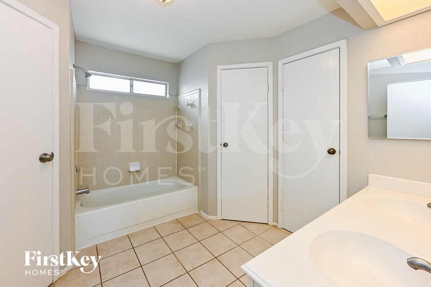 Building Photo - 1219 Briarmead Dr