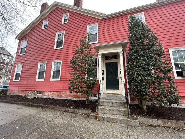 Building Photo - Walnut Street (246) - S