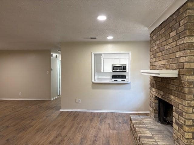 Building Photo - 715 Oakwood Ln