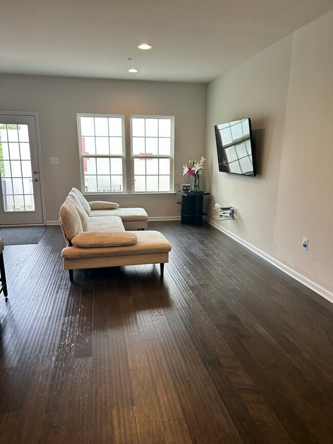 Building Photo - 10500 Observatory Pl