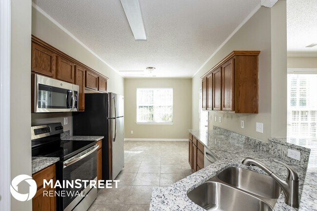 Building Photo - 2120 Highland Park Dr