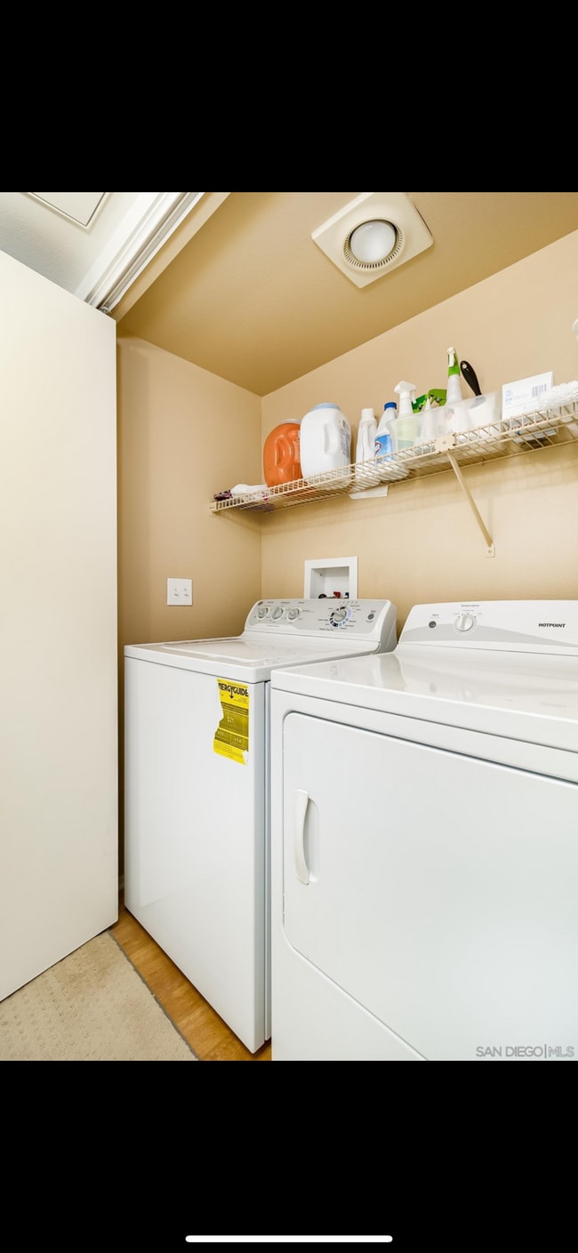 Building Photo - 15094 Avenida Venusto