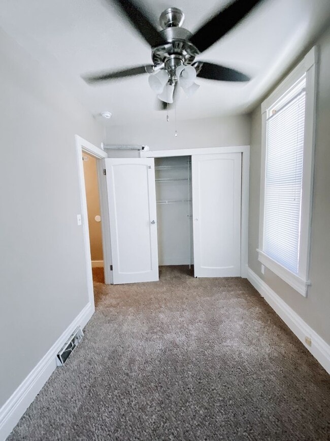 Building Photo - 2 bedroom and 1 bathroom duplex