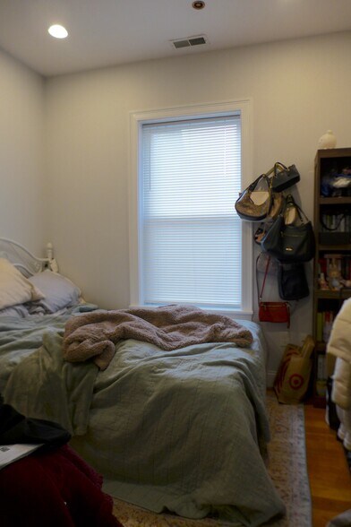 Building Photo - 725 Parker St