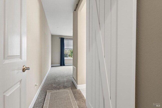 Building Photo - 343 Silver Ridge Dr