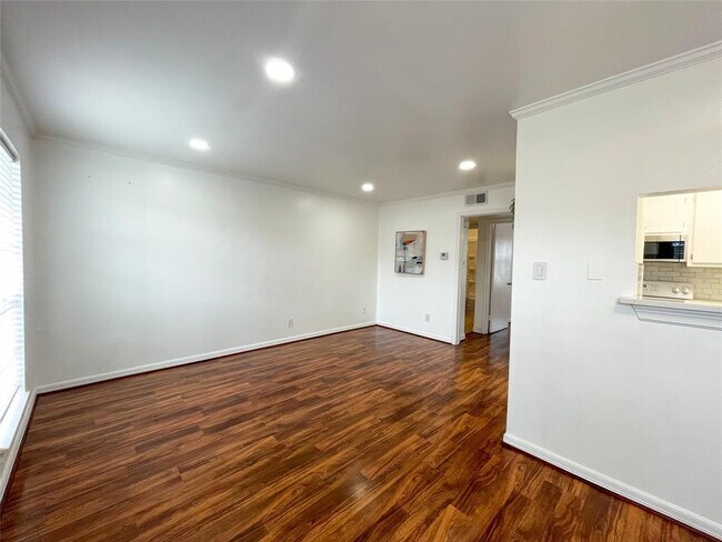 Building Photo - 3402 Garrott St
