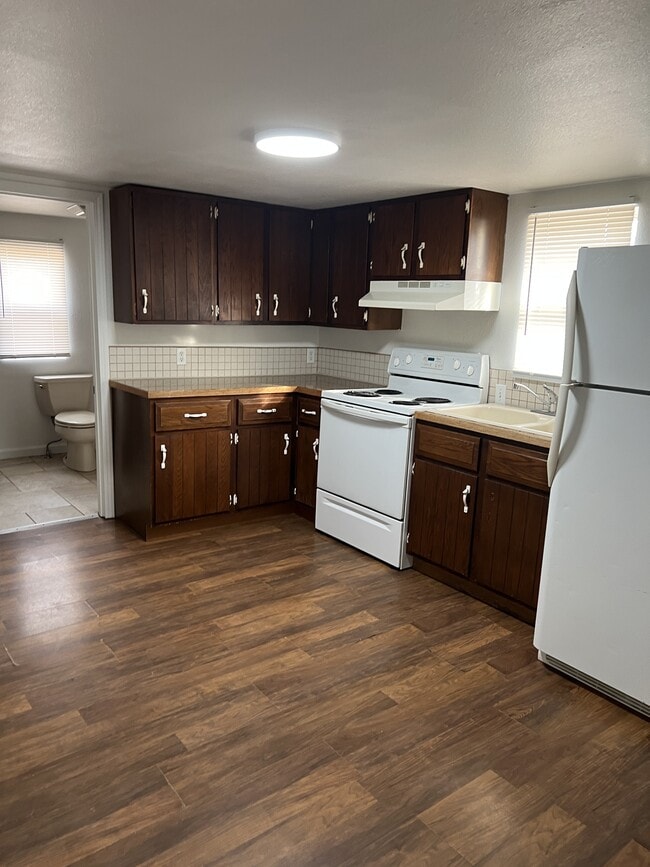 Building Photo - 207 1/2 S Clayton St