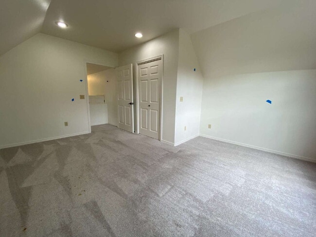 Building Photo - Spacious, Quiet 2-Bedroom Country Home in ...