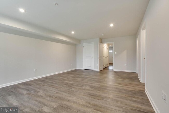 Building Photo - 7912 N Gladden Farm Way
