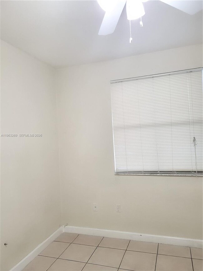 Building Photo - 2551 SE 16th Terrace