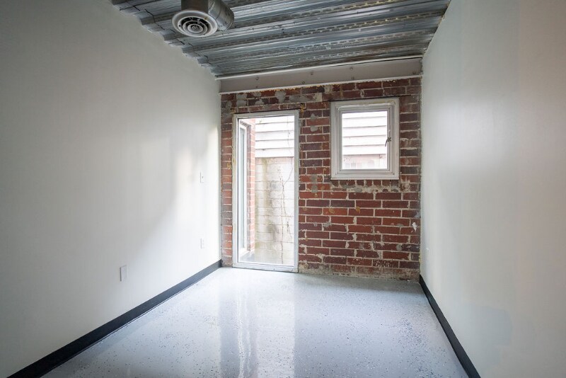 Building Photo - 15 Burbank Dr SW