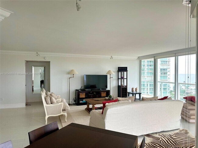Building Photo - 16500 Collins Ave
