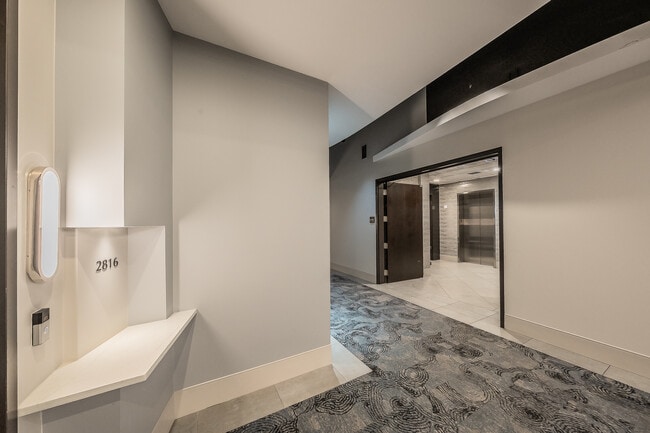 Building Photo - 2600 W 7th St