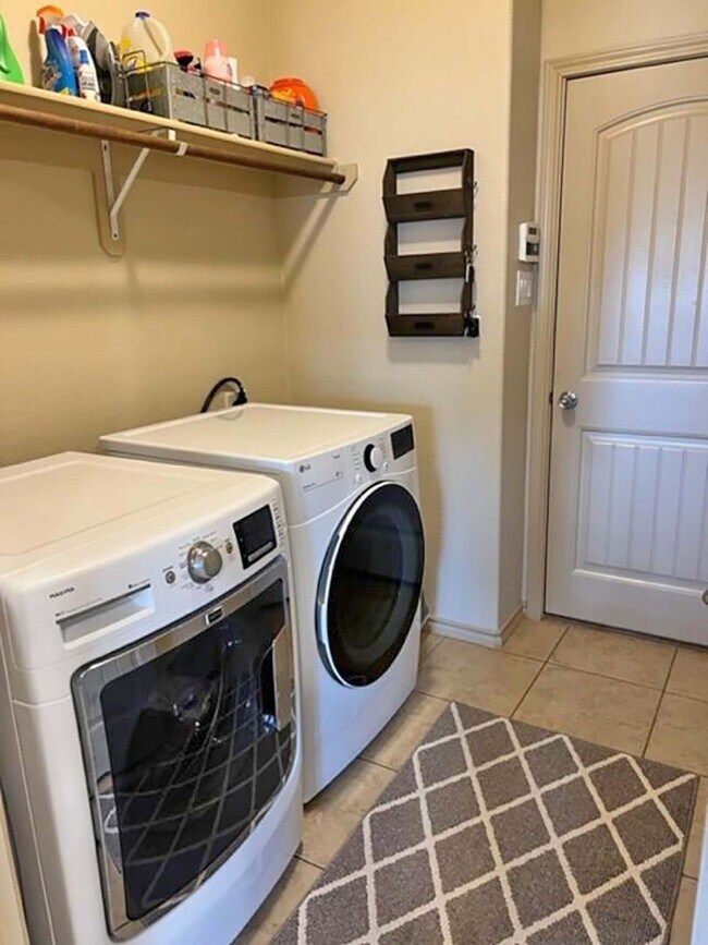 Building Photo - Beautiful 3 Bdrm 2 Bath Home in Fort Worth Texas - Near Haslet