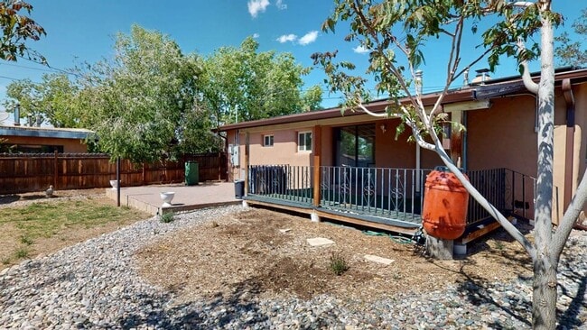 Building Photo - Eco-FriendlySouthwest Gem with Gardens & S...