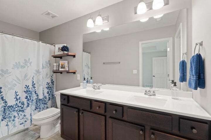 Primary bath, dual sink - 5817 Geyser Blvd