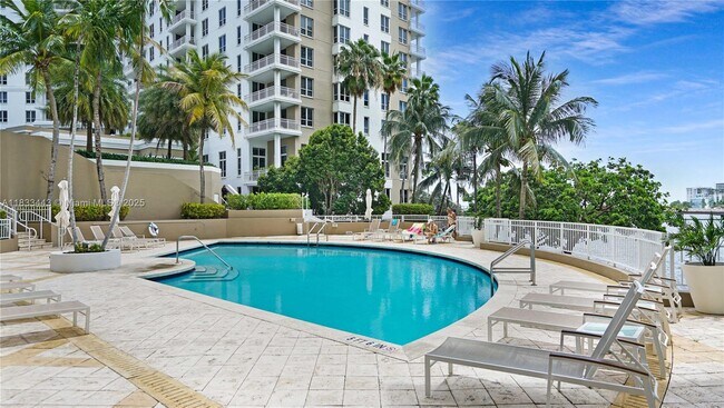 Building Photo - 801 Brickell Key Blvd