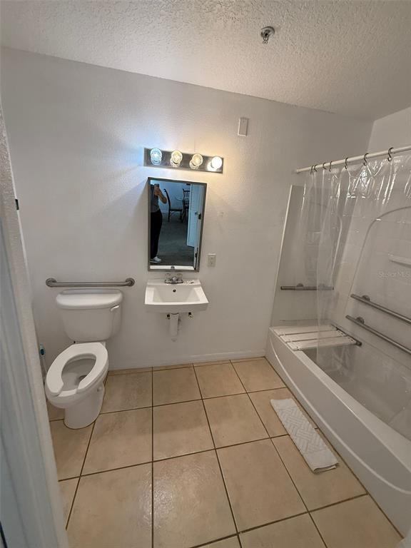 Building Photo - 2740 Club Cortile Cir