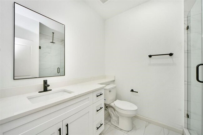 Building Photo - 600 Rd 5105