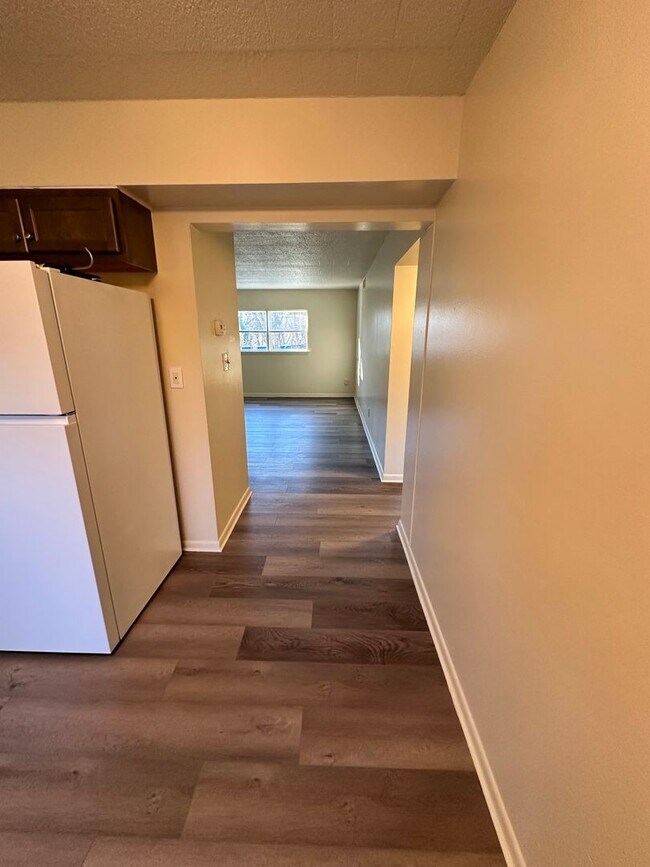 Building Photo - 120 Linden Dr