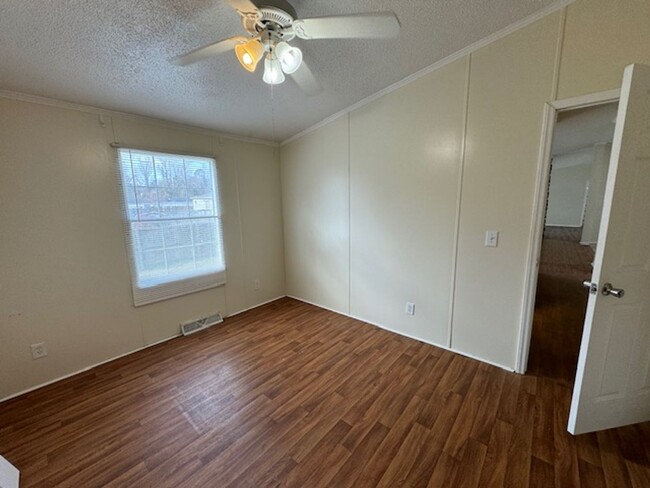Building Photo - Gordon Rd Area - Doublewide 2000+ sq. ft.
