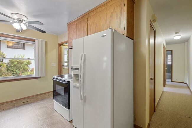 Building Photo - 4945-4945 Sheridan Ave S