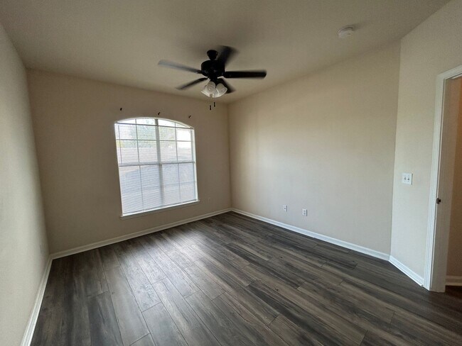 Building Photo - Gardens of Bridgehampton - 3 bedroom - 3 b...