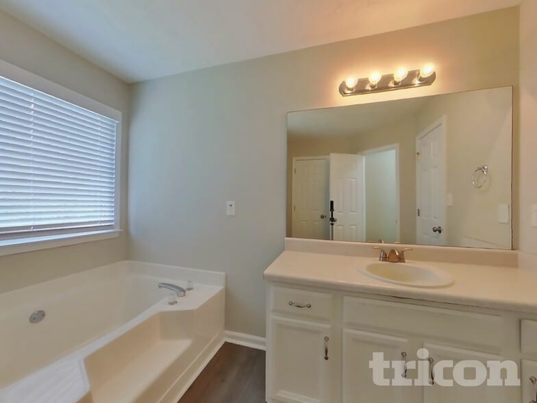 Building Photo - 262 Maplelake Dr