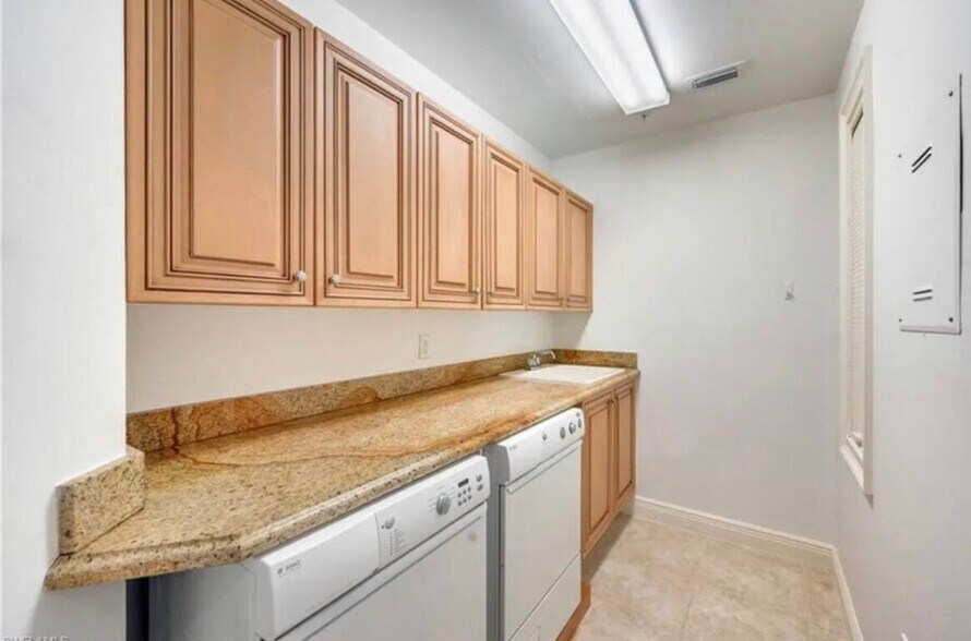 Laundry in unit - 705 10th St S