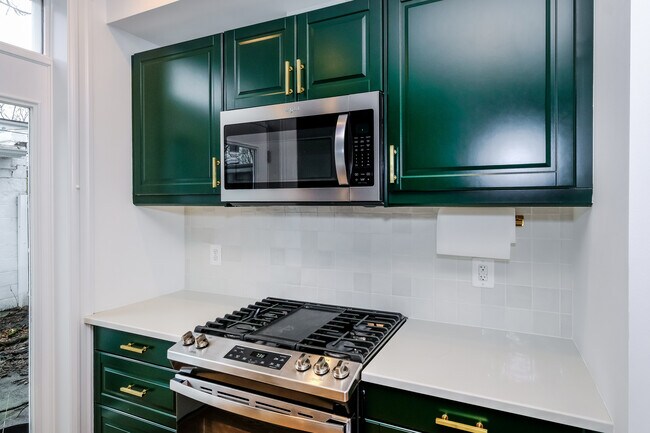 Building Photo - 314 14th Pl NE