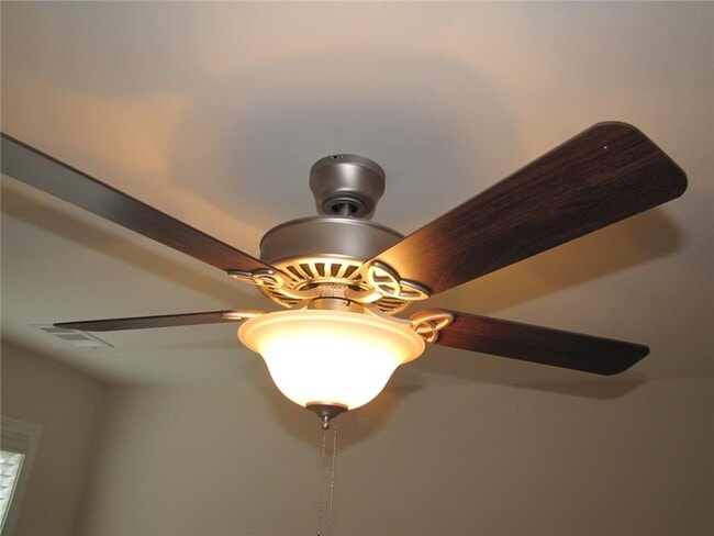 Building Photo - 462 Spring View Dr