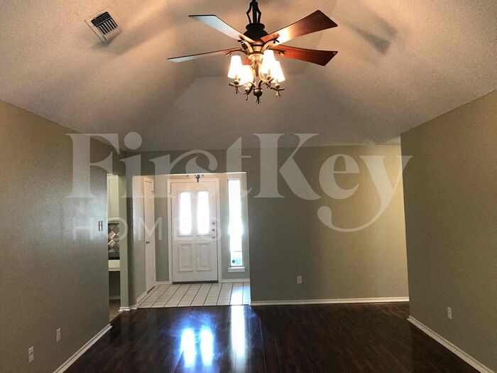 Building Photo - 1417 Highland Dr