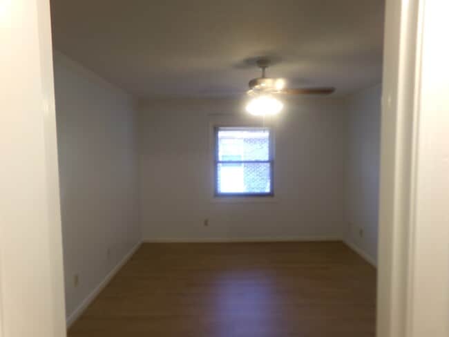 Building Photo - 406 75th Ave N