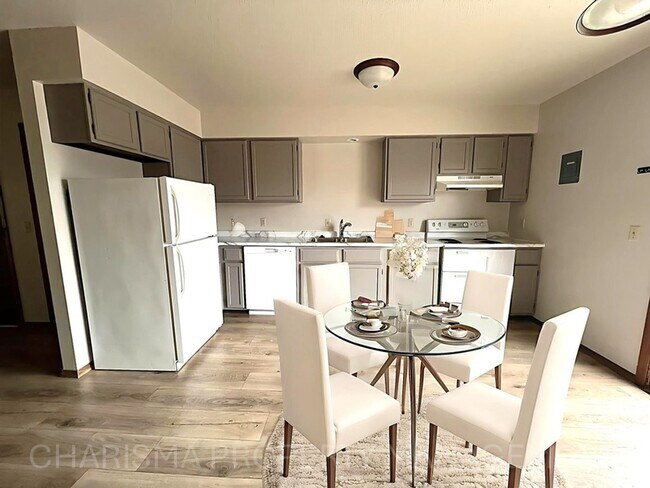 Building Photo - 2 BD - WHEN LOCATION, COMMUNITY AND PRICE MATTER...THIS IS THE PLACE FOR YOU!