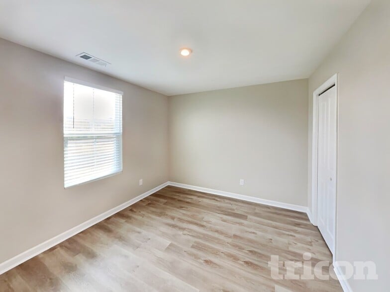 Building Photo - 2412 Solomon Ln