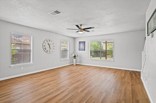 Building Photo - 2411 Glen Field Dr